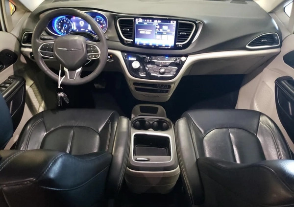Chrysler Pacifica cena 100000 przebieg: 100865, rok produkcji 2022 z Warszawa małe 67